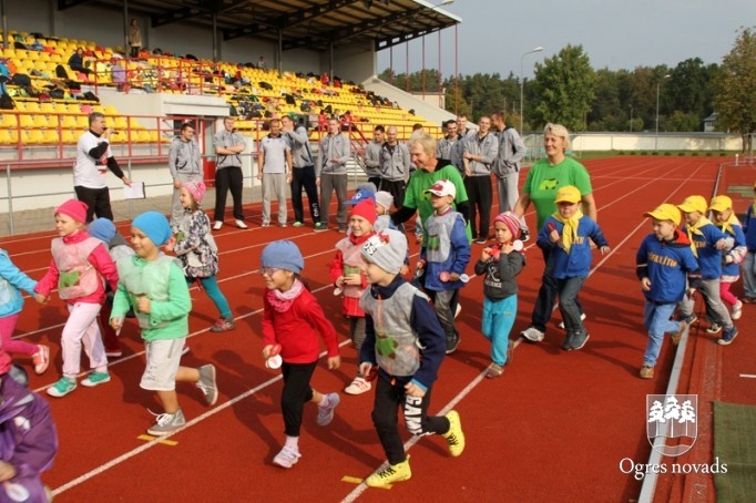 Ogres 1.vidusskolas komanda uzvar «Olimpiskajā dienā 2015»