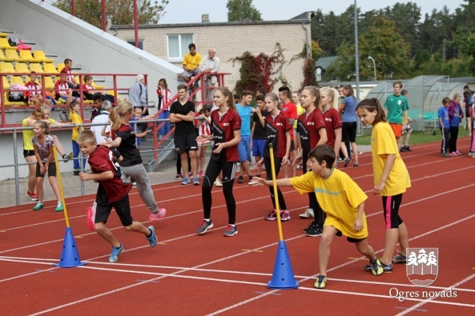 Ogres 1.vidusskolas komanda uzvar «Olimpiskajā dienā 2015»