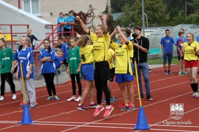 Ogres 1.vidusskolas komanda uzvar «Olimpiskajā dienā 2015»