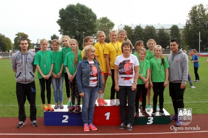 Ogres 1.vidusskolas komanda uzvar «Olimpiskajā dienā 2015»