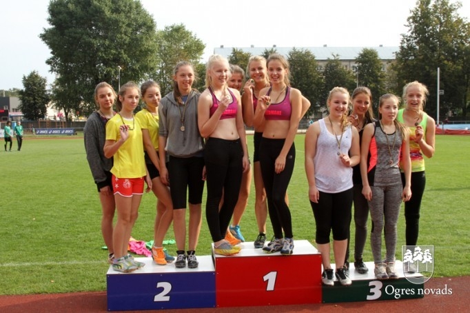 Ogres 1.vidusskolas komanda uzvar «Olimpiskajā dienā 2015»