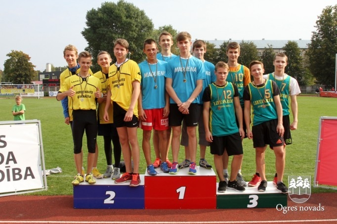 Ogres 1.vidusskolas komanda uzvar «Olimpiskajā dienā 2015»