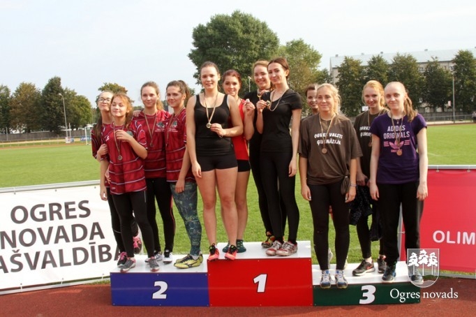 Ogres 1.vidusskolas komanda uzvar «Olimpiskajā dienā 2015»