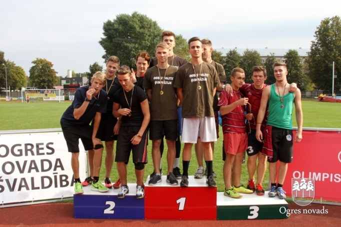 Ogres 1.vidusskolas komanda uzvar «Olimpiskajā dienā 2015»