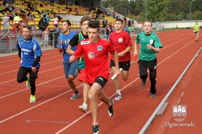 Ogres 1.vidusskolas komanda uzvar «Olimpiskajā dienā 2015»
