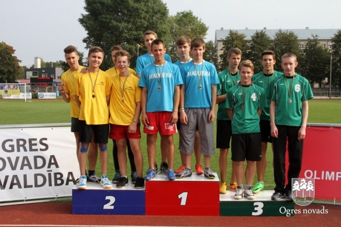 Ogres 1.vidusskolas komanda uzvar «Olimpiskajā dienā 2015»