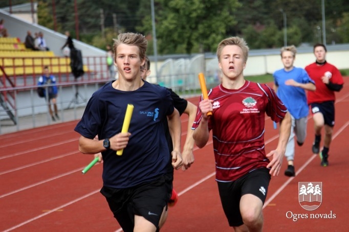 Ogres 1.vidusskolas komanda uzvar «Olimpiskajā dienā 2015»
