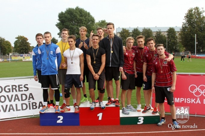 Ogres 1.vidusskolas komanda uzvar «Olimpiskajā dienā 2015»