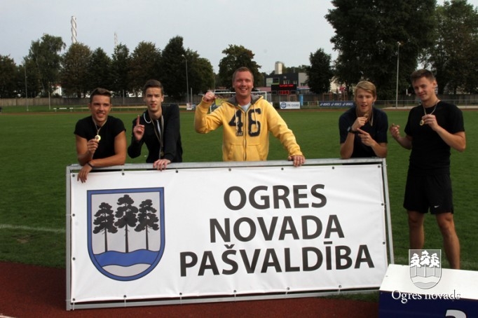 Ogres 1.vidusskolas komanda uzvar «Olimpiskajā dienā 2015»