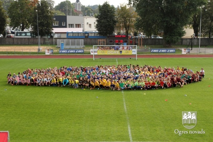 Ogres 1.vidusskolas komanda uzvar «Olimpiskajā dienā 2015»