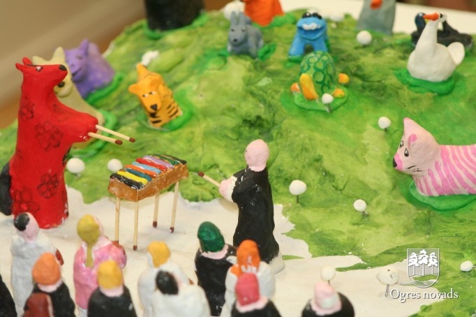 Ogres mākslas skolā aplūkojams „PRIEKS”