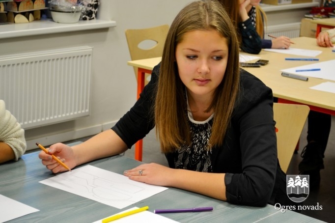 Mākslas skolas audzēkņi mācās no arhitektiem