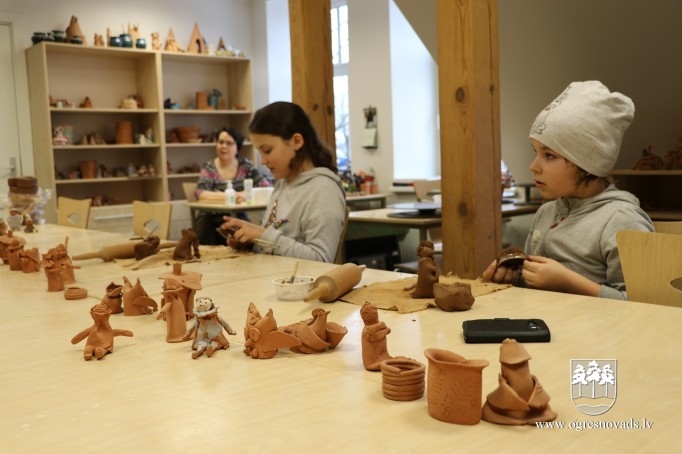 Ogres Mākslas skola turpina iet pa attīstības ceļu