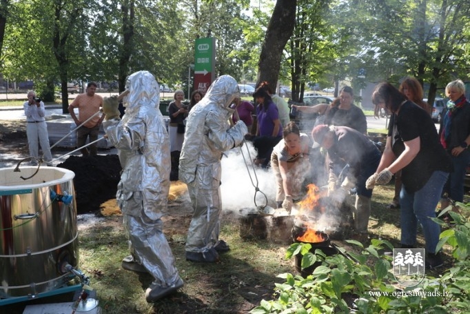Ogrē notiek keramikas un tekstila simpozijs. 07.08.2019.