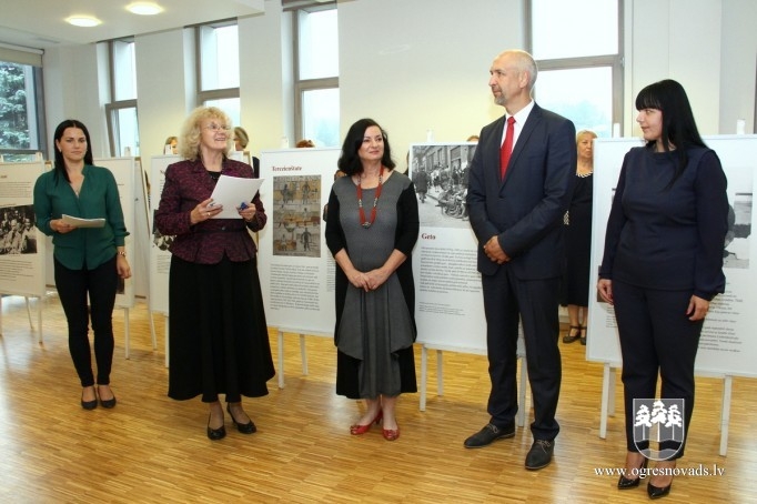 Ogres tehnikumā atklāj holokaustā cietušajiem ebreju bērniem veltītu izstādi