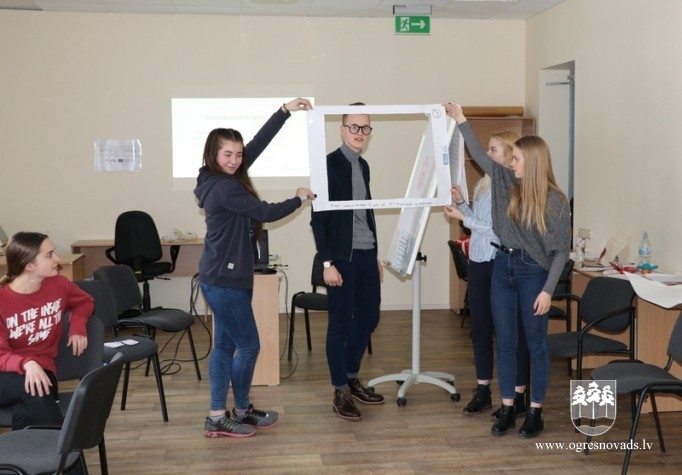 Divu dienu nometne jauniešiem