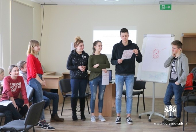 Divu dienu nometne jauniešiem