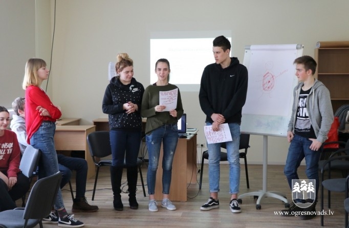 Divu dienu nometne jauniešiem