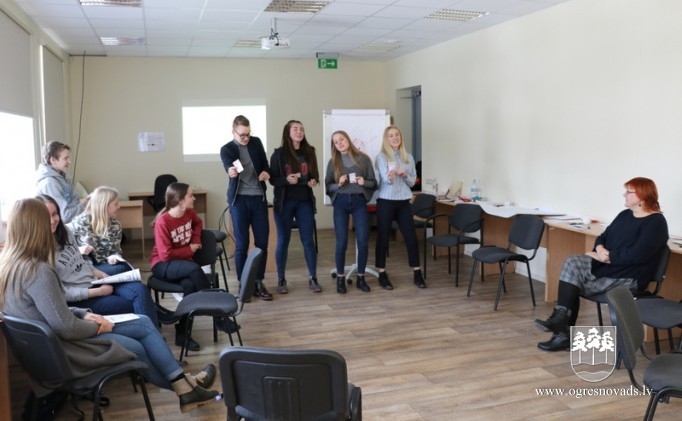 Divu dienu nometne jauniešiem