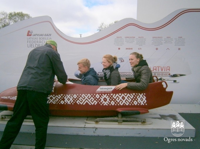 Jaunieši no Zviedrijas projekta ietvaros viesojas Ogrē