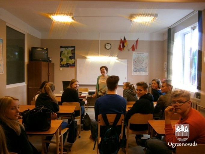 Jaunieši no Zviedrijas projekta ietvaros viesojas Ogrē