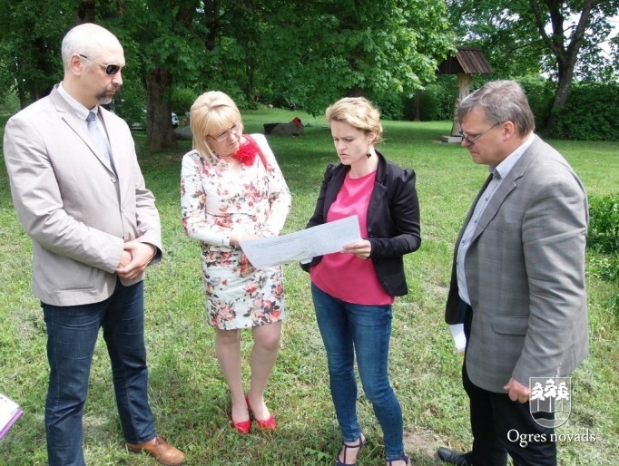 Latvijas pagastu ozolu birzs aug Madlienā