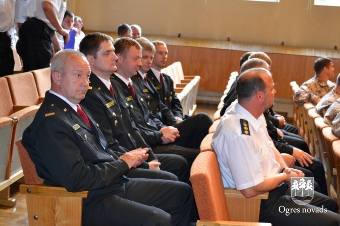 Godina operatīvo dienestu darbiniekus