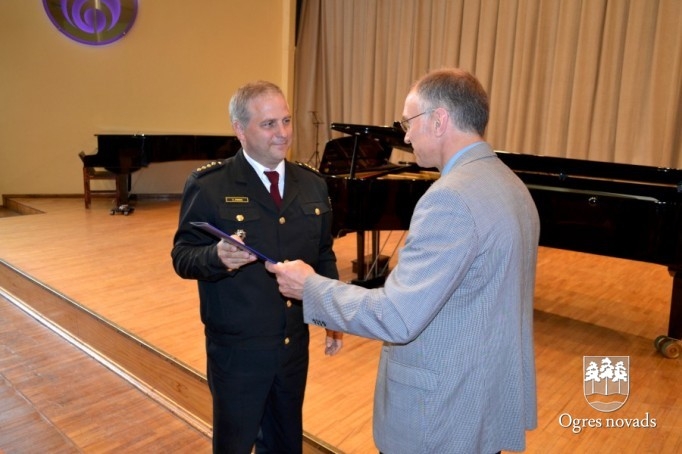 Godina operatīvo dienestu darbiniekus