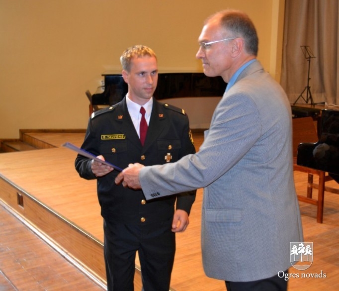Godina operatīvo dienestu darbiniekus