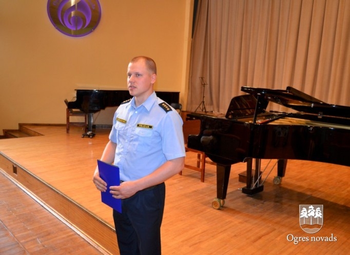 Godina operatīvo dienestu darbiniekus