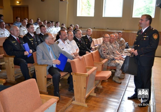 Godina operatīvo dienestu darbiniekus