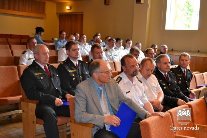 Godina operatīvo dienestu darbiniekus