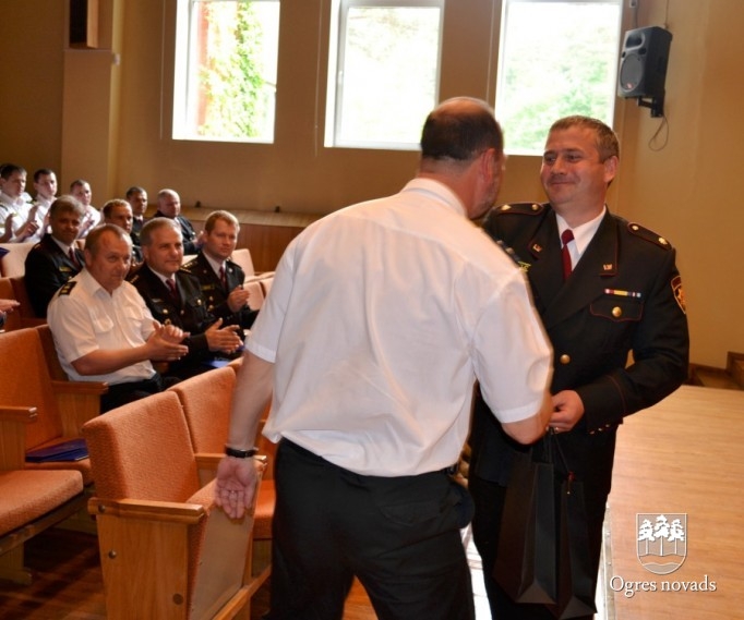 Godina operatīvo dienestu darbiniekus