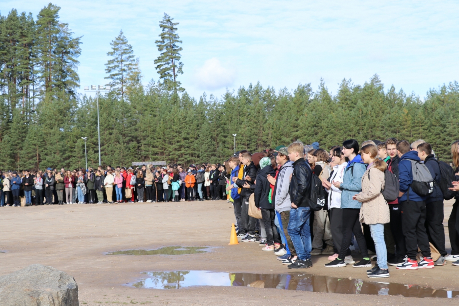 Patriotiskā pārgājienā dodas vairāk kā 1000 Ogres novada skolēni