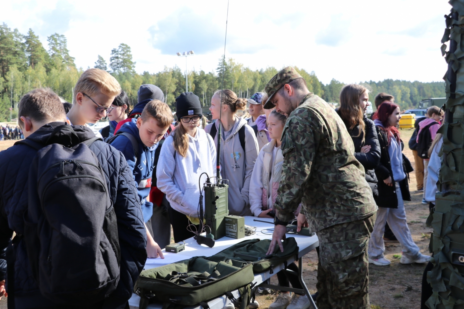 Patriotiskā pārgājienā  dodas vairāk kā 1000 Ogres novada skolēni