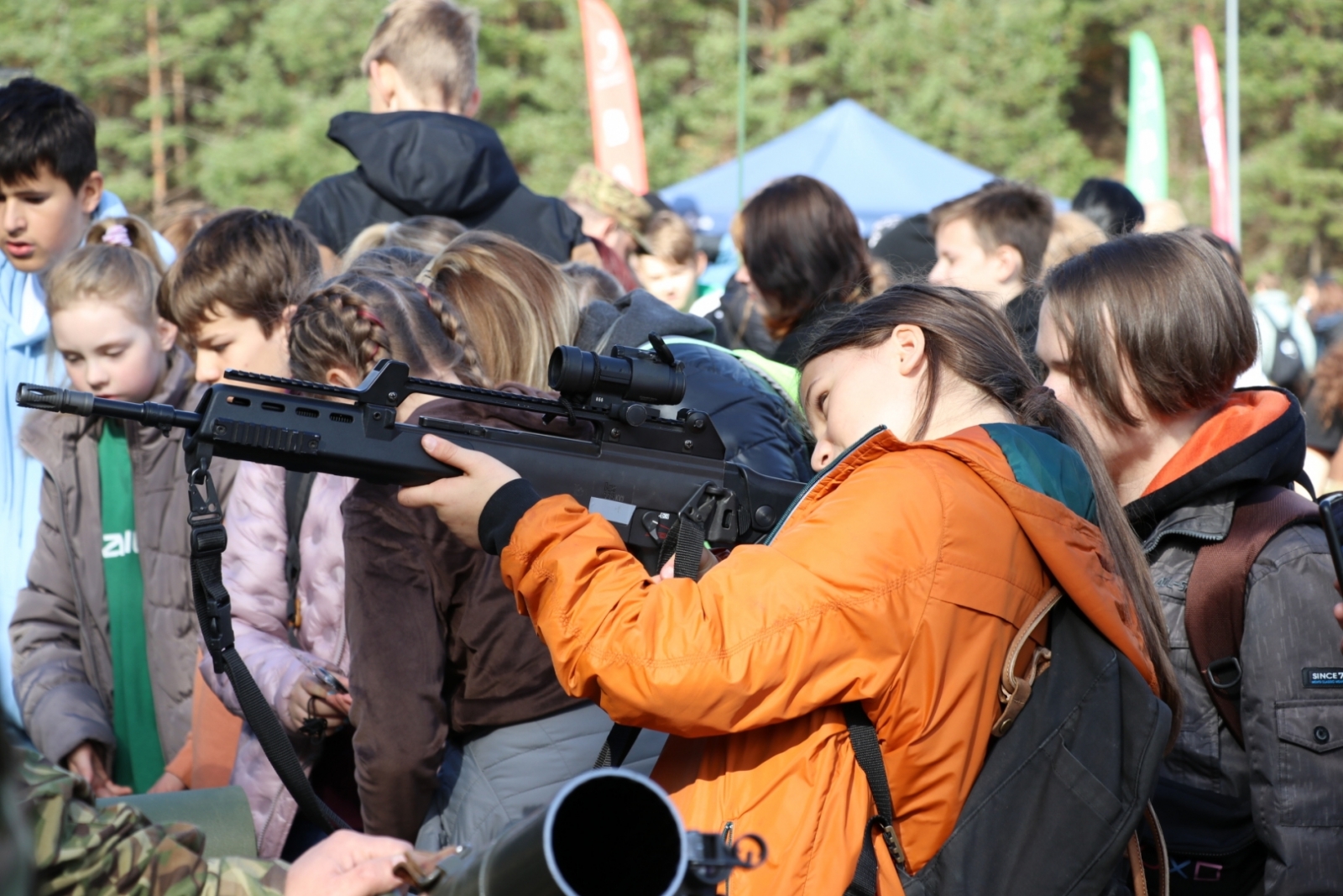 Patriotiskā pārgājienā  dodas vairāk kā 1000 Ogres novada skolēni