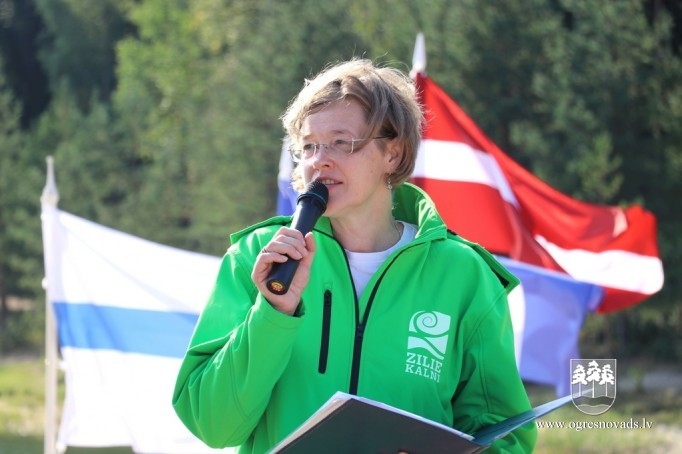 Vairāk nekā 1000 skolēni piedalās patriotiskā pārgājienā Zilajos kalnos