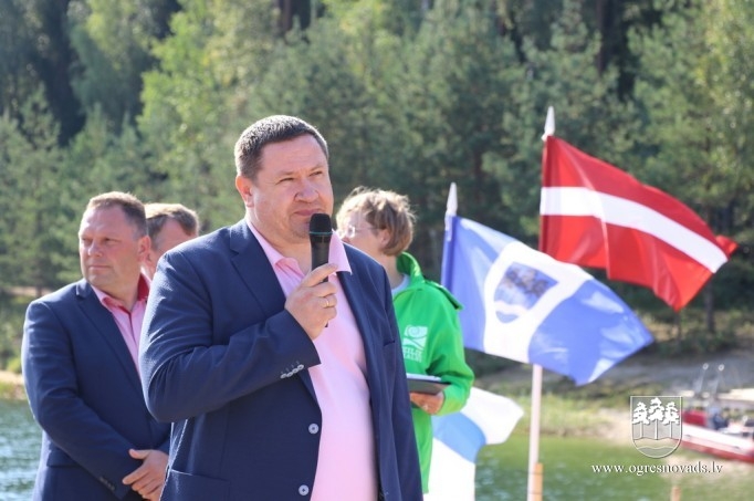 Vairāk nekā 1000 skolēni piedalās patriotiskā pārgājienā Zilajos kalnos