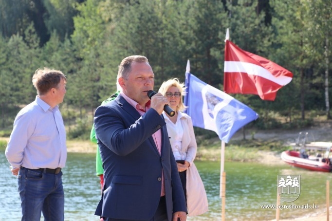 Vairāk nekā 1000 skolēni piedalās patriotiskā pārgājienā Zilajos kalnos