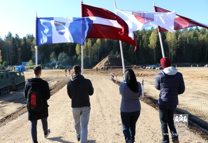 Skolēni jau otro gadu dodas militāri patriotiskā pārgājienā