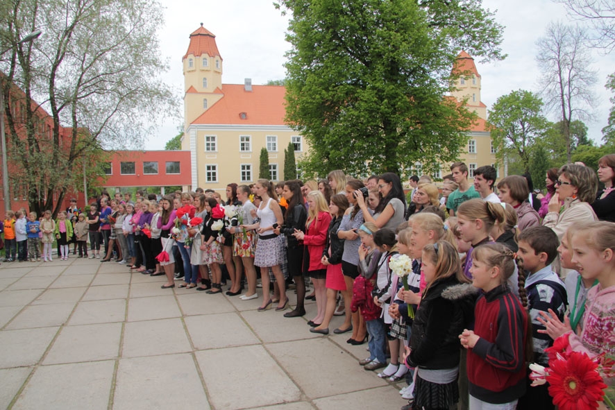 Pēdējais zvans Suntažu vidusskolā