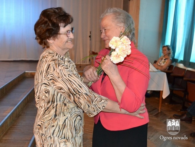 Ogrē tiekas pensionētie pedagogi