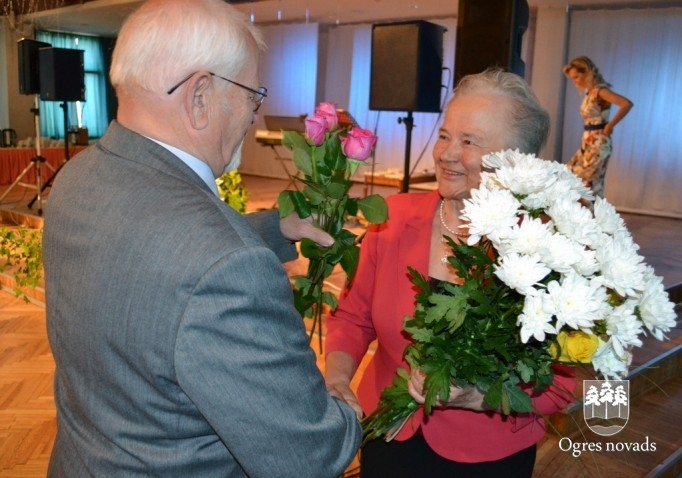Ogrē tiekas pensionētie pedagogi
