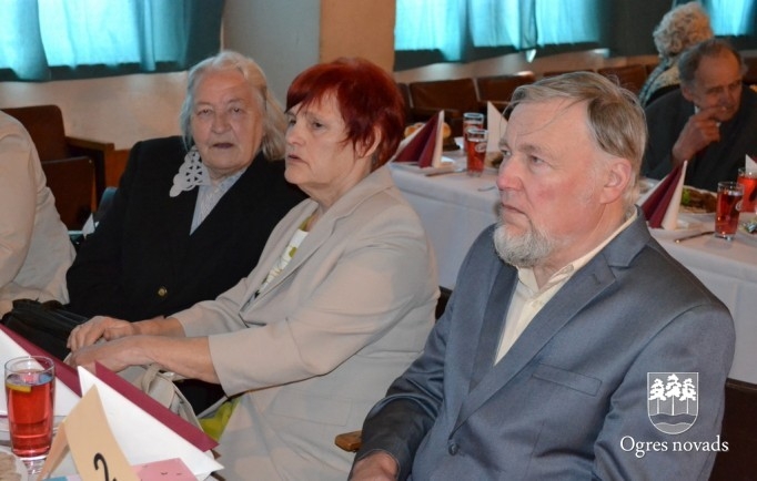 Ogrē tiekas pensionētie pedagogi