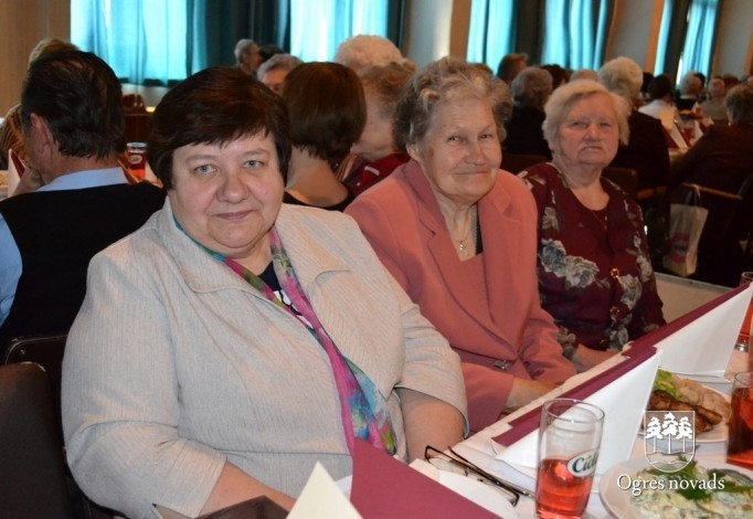 Ogrē tiekas pensionētie pedagogi