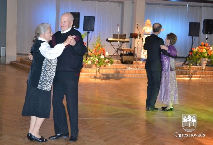 Ogrē tiekas pensionētie pedagogi