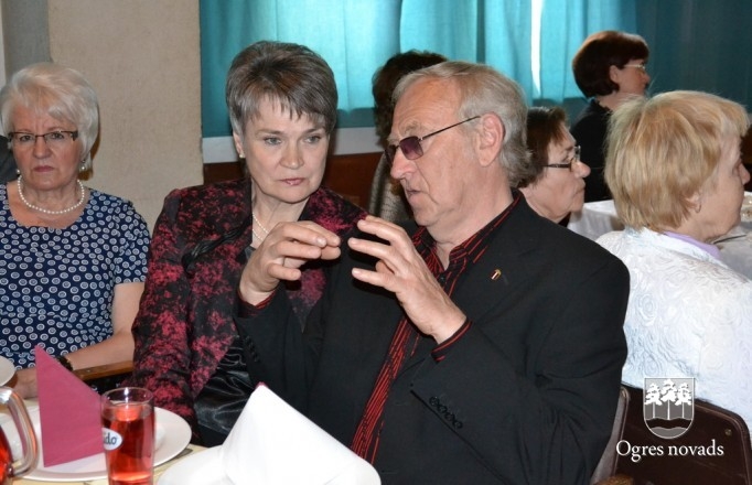 Ogrē tiekas pensionētie pedagogi