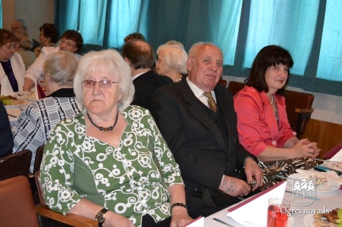 Ogrē tiekas pensionētie pedagogi