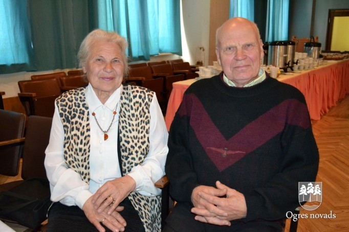 Ogrē tiekas pensionētie pedagogi