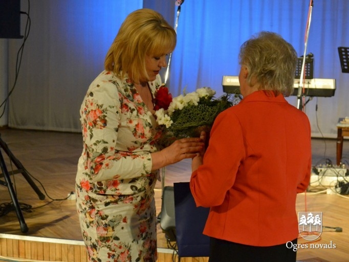Ogrē tiekas pensionētie pedagogi